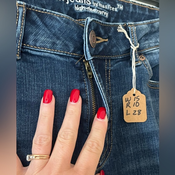 Maurices Darker Wash Distressed Curvy High Rise Jeans Straight Leg Size 10 - Picture 7 of 13